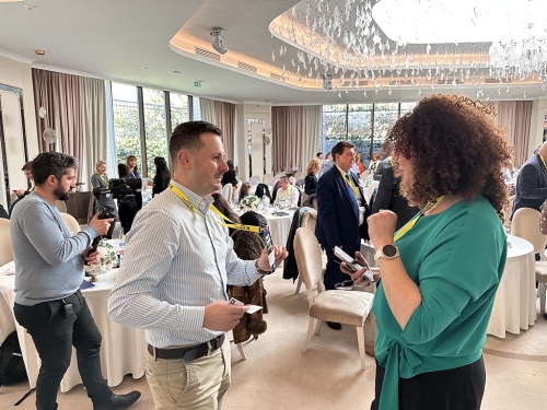 B581D0F4-B8DC-4CE2-80E4-AC4652CCCA9A 1 102 o